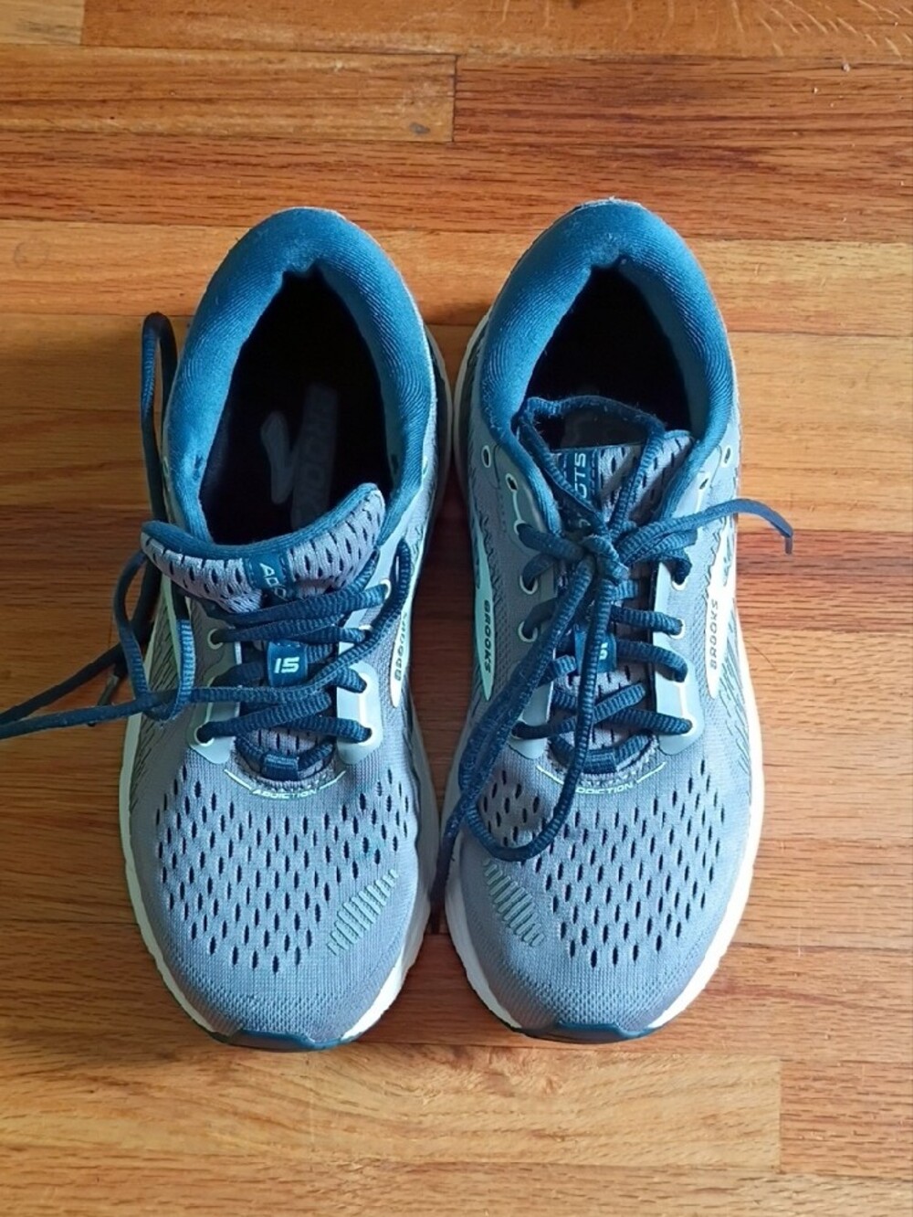 Brooks Addiction GT15 Gray White Women's Shoes Size 9 Narrow 2A
